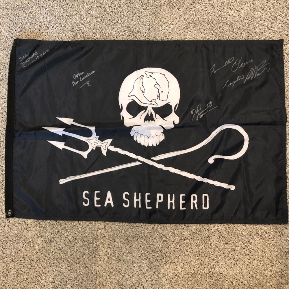 EXTREMELY RARE Signed Sea Shepherd flag 🏴‍☠️